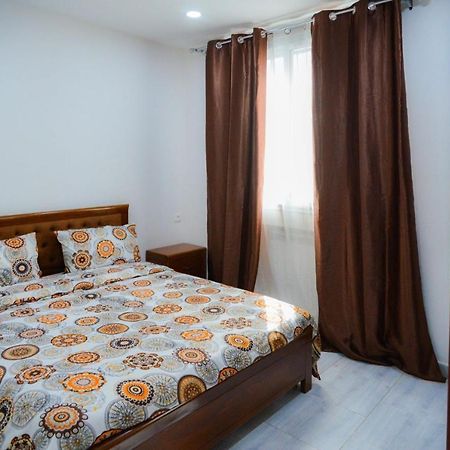 Hostel Les Pins Alger ภายนอก รูปภาพ